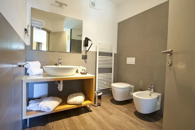 Suite, King Bed, Sofa, Harmony Suite Hotel 5/5
