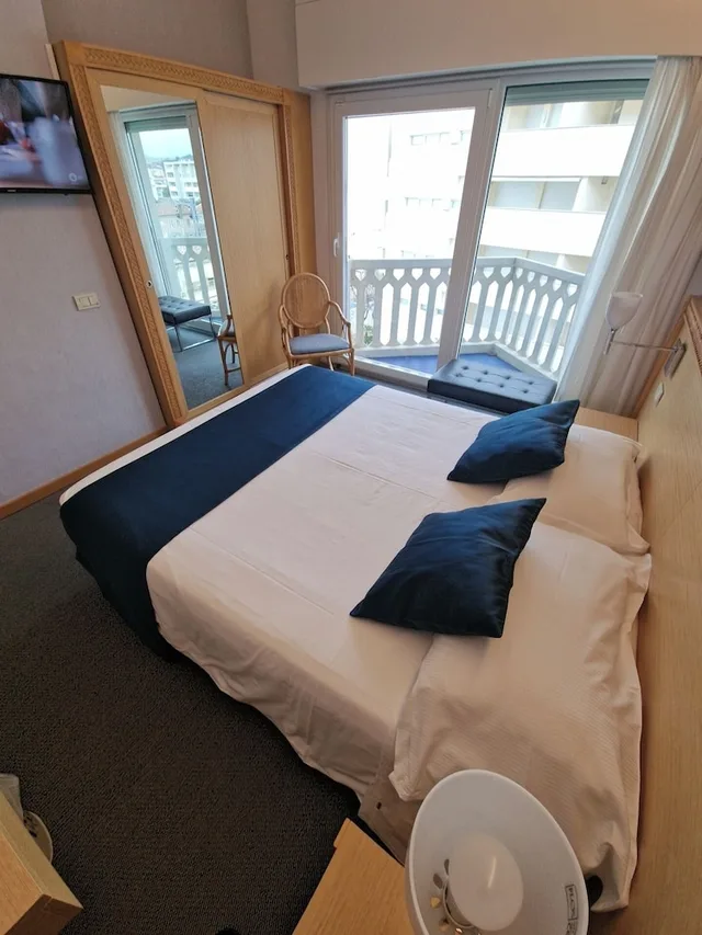 غرفة قياسية بسرير كوين، City Hotel 6/10