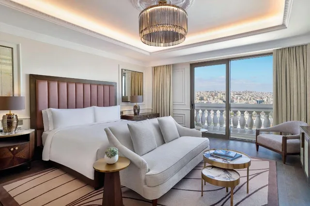 Kingdom, Suite, King Bed, 1 King and 2 Queen Beds, 2 Queen Beds, Skyline View, Terrace، The Ritz-Carlton, Amman 3/7
