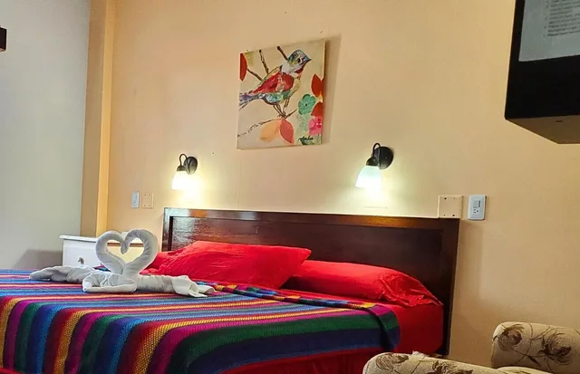 غرفة ديلوكس بسرير كينج بحمام خاص، Maya Bella Downtown Hotel 1/10