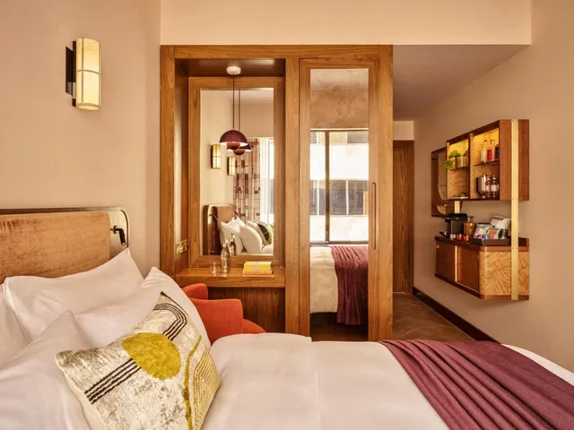 غرفة قياسية بسرير كينج، Sir Devonshire Square Hotel, part of Sircle Collection 3/7