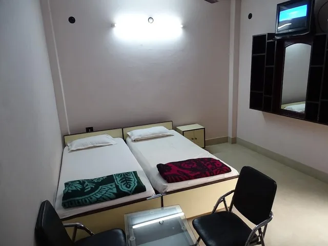 غرفة بسرير مزدوج، Teerth Guest House 1/1