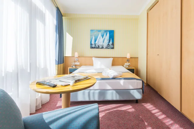 غرفة قياسية بسرير مزدوج، Strand-Hotel Hübner 1/3
