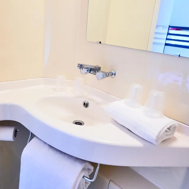Plus, Comfort, 1 Double and 1 Single Bed، Premiere Classe Dijon Nord Zenith 7/10