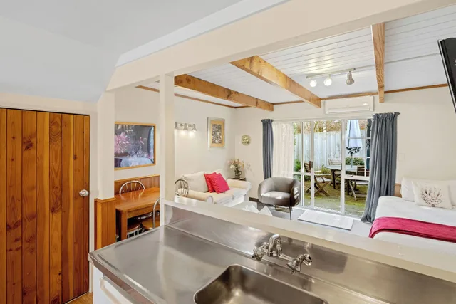 كوخ عائلي، Cottage Mews Motel 8/10