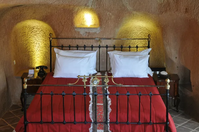 Cave, Family, Suite, Double Bed, Sofa, Dere Suites 1/5