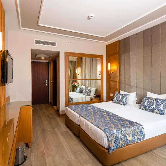 غرفة بسرير مزدوج بإطلالة على البحر، Royal Atlantis Beach 1/4