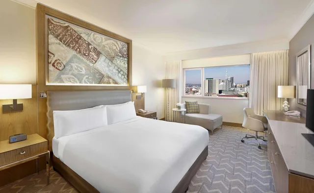 Executive, King Bed, Lounge Access, Hilton Durban 1/3