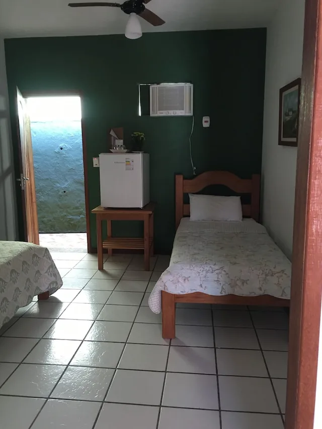 غرفة قياسية بسرير كينج وسرير فردي بإطلالة على البحر بشرفة، Pousada Portal do Sol Ilha Grande 2/4