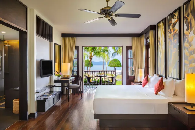 Seaview King, Pelangi Beach Resort and Spa 1/2