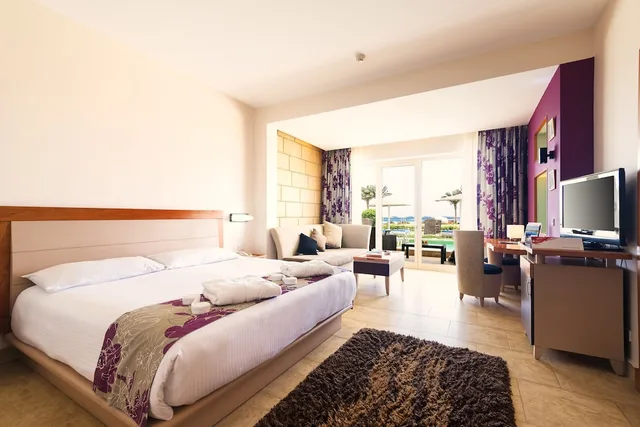 غرفة ديلوكس بسرير كينج بإطلالة على البحر بمسبح خاص، Barcelo Tiran Sharm 3/10