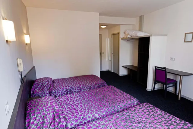 غرفة عائلية، Hotel Saint Etienne 2/6