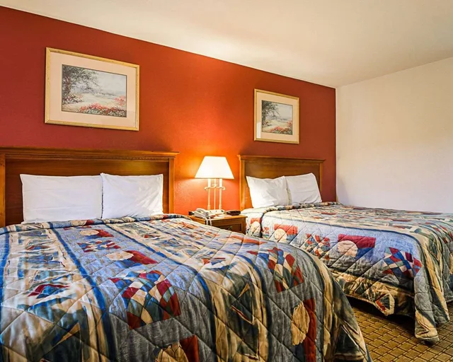 غرفة بسريرين كوين للمدخنين، Econo Lodge Richmond North 1/4