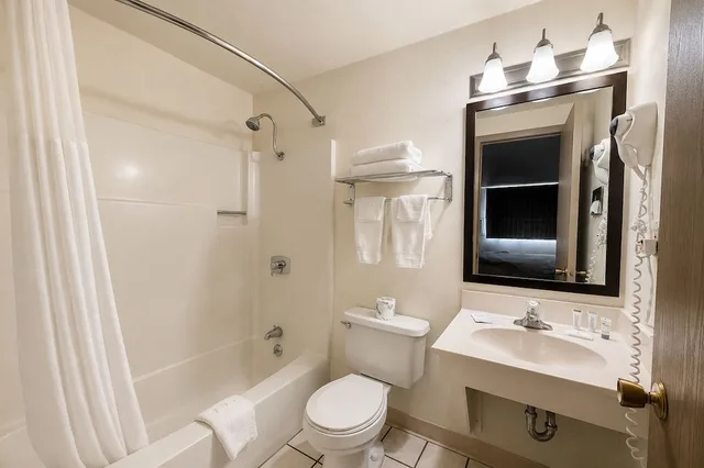 Queen Bed Non-Smoking, Fairbridge Inn And Suites 7/7
