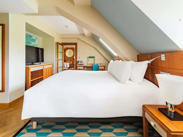 Classic, Queen Bed, Park Side, Attic، Sofitel Grand Sopot 1/10