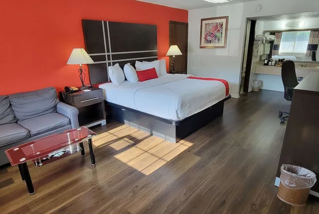 غرفة بسرير كينج، Ramada by Wyndham Mountain Home 5/9