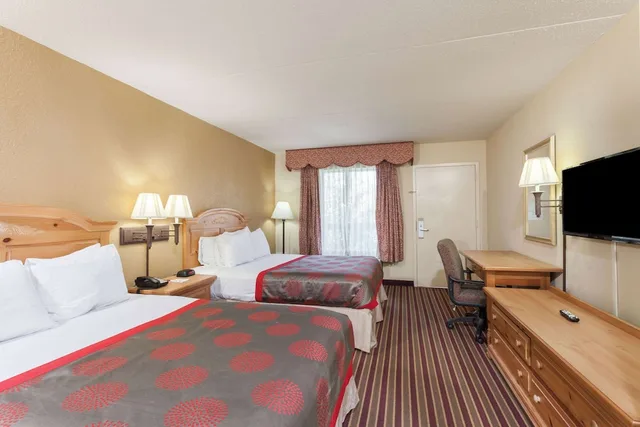 غرفة بسريرين كوين، Ramada By Wyndham Lebanon 2/3
