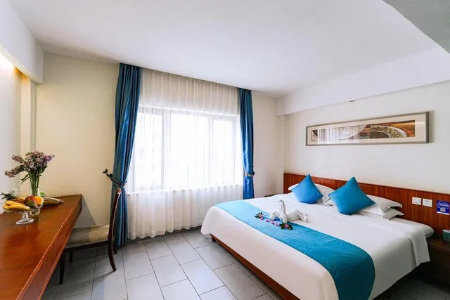 غرفة سوبيريور بسرير كوين بإطلالة على الحديقة، Sanya Luyi Sea View Hotel 2/2