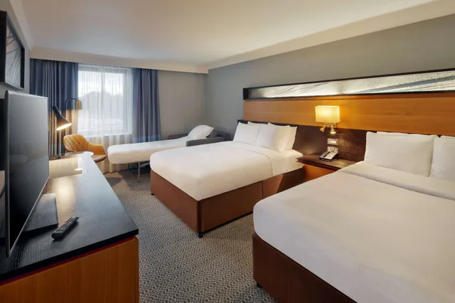 غرفة عائلية بسريرين كوين مع أريكة، Doubletree by Hilton Manchester Airport 9/10