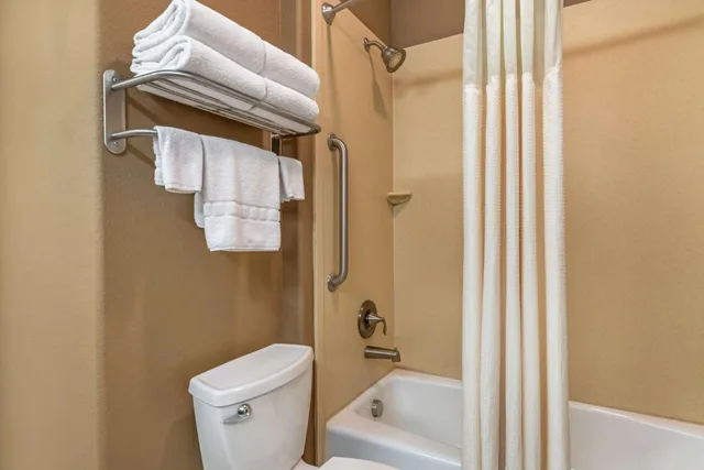 جناح مع أريكة، Best Western Plus Lytle Inn and Suites 5/6