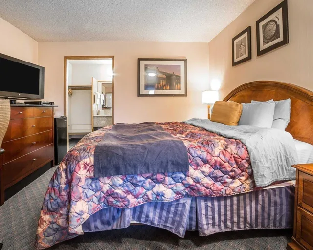 غرفة قياسية بسرير كينج، Rodeway Inn Baker City 2/4