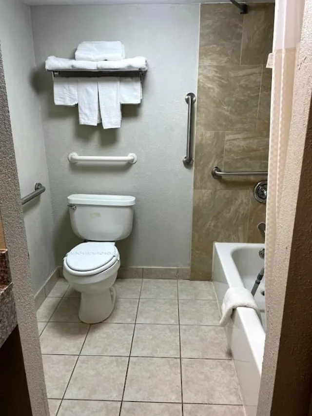 غرفة بسرير كينج، Hotel Fort Wright Cincinnati Area 6/6