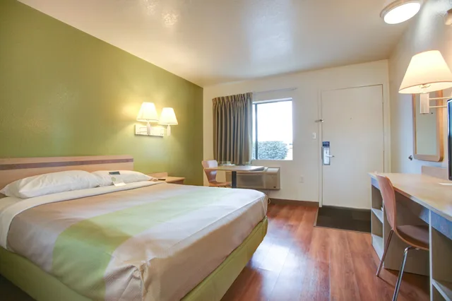 غرفة قياسية بسرير كينج، Motel6 Elkton, MD 5/9