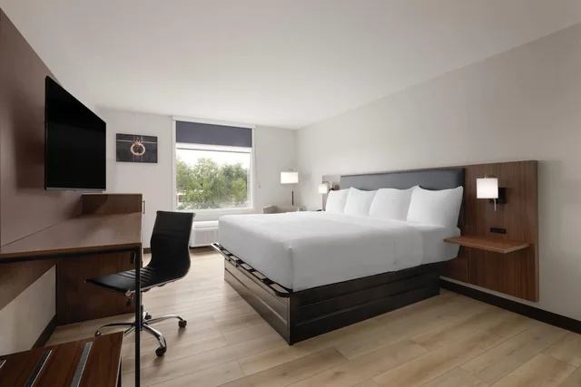 غرفة بسرير كينج لذوي الإعاقة، Wingate by Wyndham Dublin Near Claytor Lake State Park 2/6