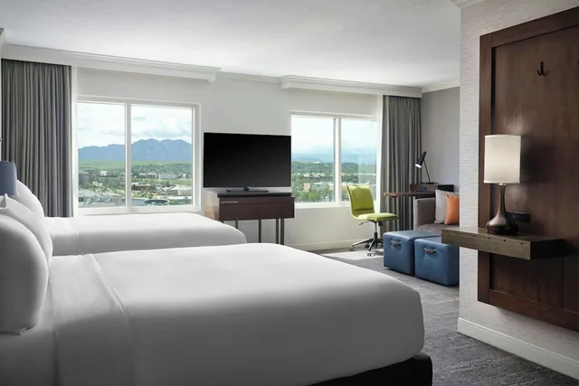 جناح استوديو بسريرين كوين مع أريكة، Renaissance Boulder FlatIron Hotel 1/7