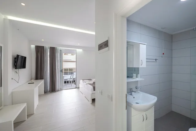 غرفة ثلاثية بشرفة، Vila Era Beach 8/9
