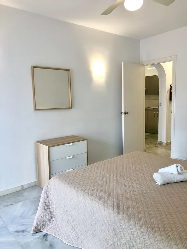 شقة بأربعة أسرّة بإطلالة على الحديقة بشرفة بغرفتي نوم مع أريكة، Las Rosas de Capistrano 3/7