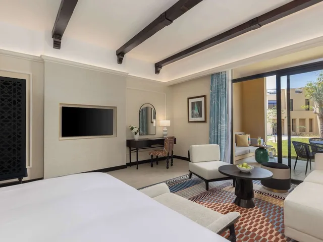 غرفة سوبيريور بسرير كينج بإطلالة على الحديقة، Sofitel Ras Al Khaimah Al Hamra Beach Resort 2/7