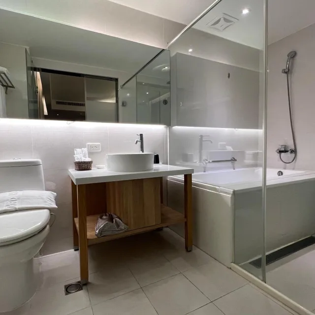 غرفة ديلوكس بسرير مزدوج بحوض استحمام، Forward Hotel Taipei 6/6