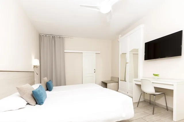 غرفة داخلية بسريرين منفصلين، Hotel Madrid 1/3