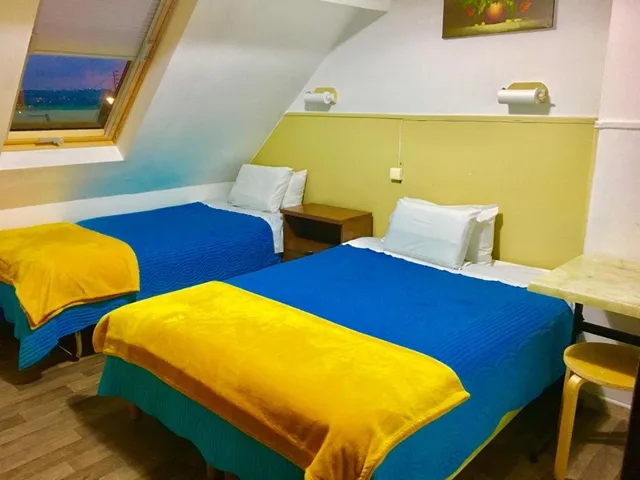 غرفة ثلاثية، Hotel Paris Star 3/10