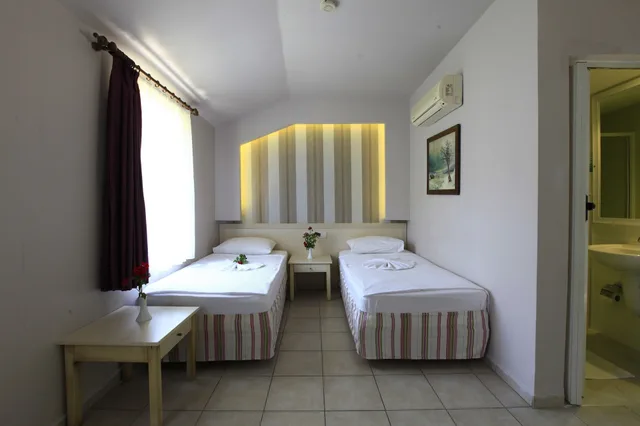 غرفة بسرير مزدوج أو سريرين منفصلين، Leda Beach Hotel 1/2