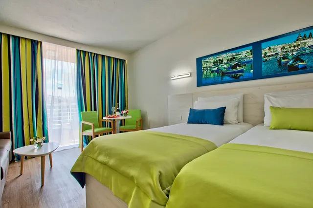 جناح جونيور كومفورت، Santana Hotel 2/2