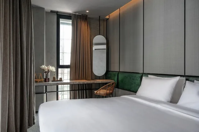 غرفة بسريرين منفصلين بشرفة، Goose Living Bangkok 2/3