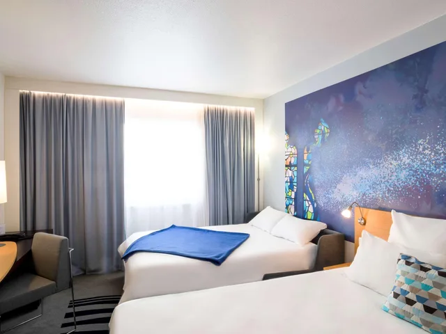 غرفة كلاسيكية بسرير مزدوج مع أريكة، NOVOTEL MASSY PALAISEAU 1/9