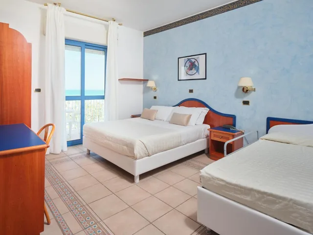 Deluxe, Quadruple, Lateral Side Sea View، Hotel Ascot 2/6