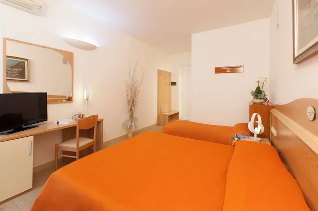 غرفة كلاسيكية ثلاثية، Hotel Villa Smeraldo 4/6