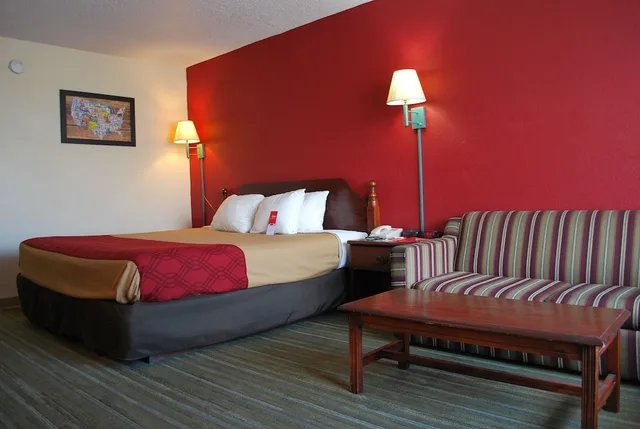 غرفة قياسية بسرير كينج، Econo Lodge Calhoun South 9/10