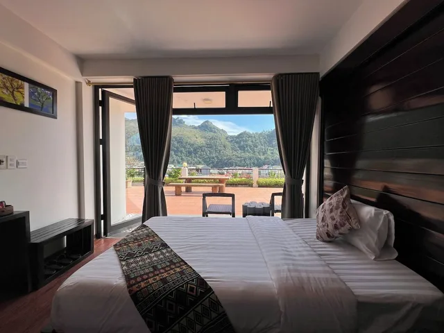 غرفة ديلوكس بانورامية بسريرين منفصلين بإطلالة على المدينة بشرفة، Sapa Village Hotel 4/10