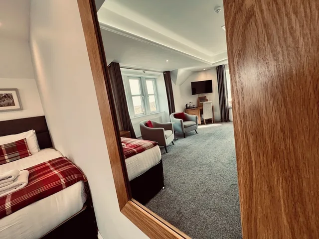 غرفة عائلية بسرير مزدوج وسرير فردي بإطلالة على البحر، Bettyhill Hotel 1/10