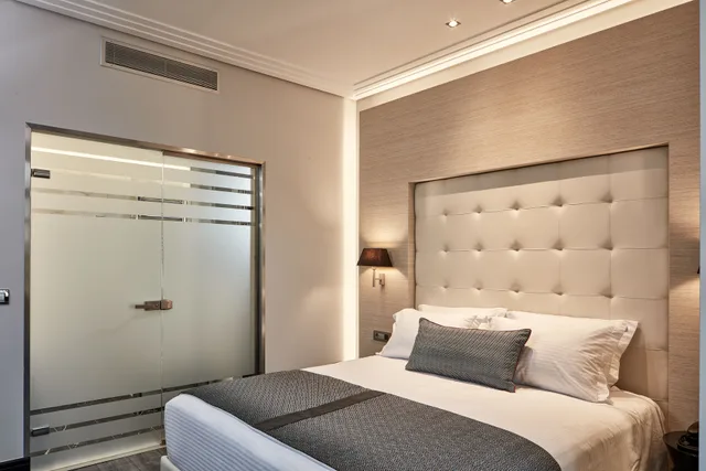 جناح جونيور بشرفة، Antigon Urban Chic Hotel by GHH 1/3