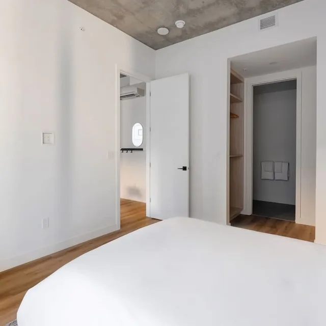 شقة رئاسية بسرير كوين وسريرين كينج، Sonder Maisonneuve 1/5