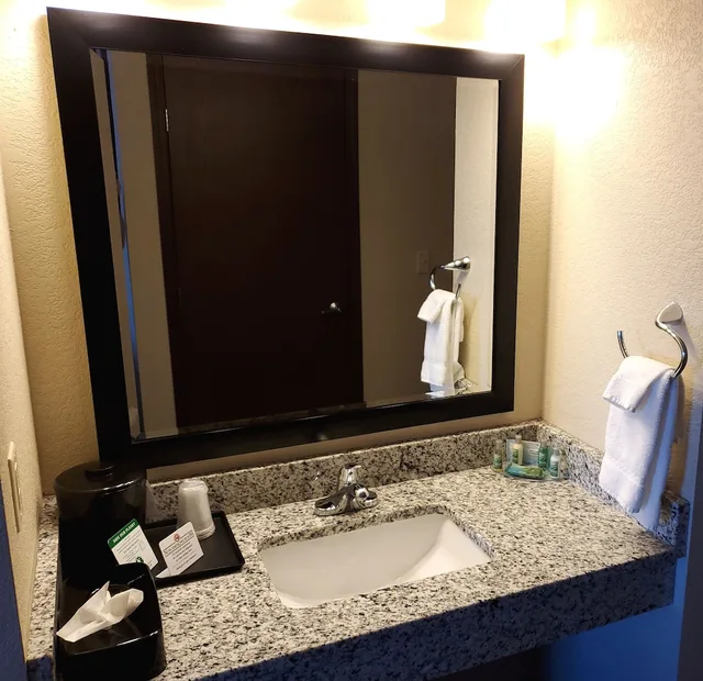 غرفة بسريرين كوين، Cobblestone Inn and Suites Maryville 8/11