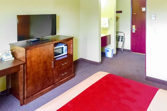 غرفة بسرير كوين، Rodeway Inn Willamette River 1/2
