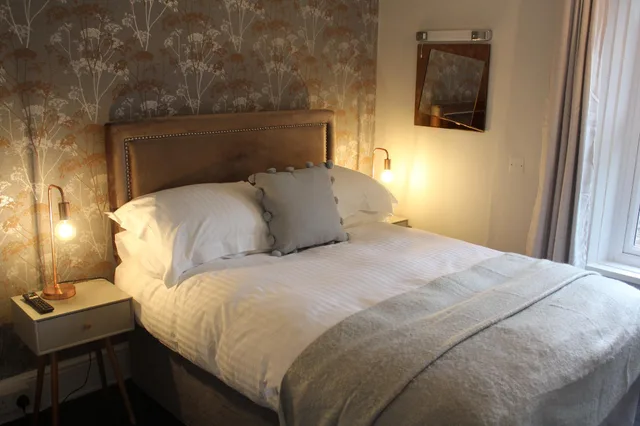 Room, Double Bed, Small, The Darnley Hotel 1/1