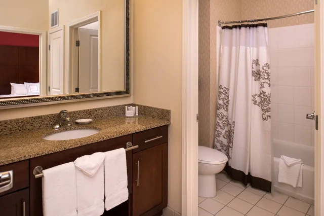 جناح بسرير كينج مع أريكة، Residence Inn Albuquerque Airport 2/3